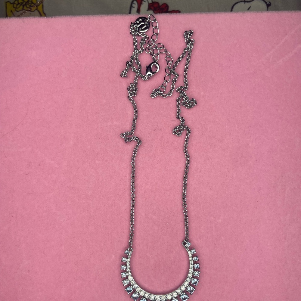Elegant Necklace with Crystal Accents